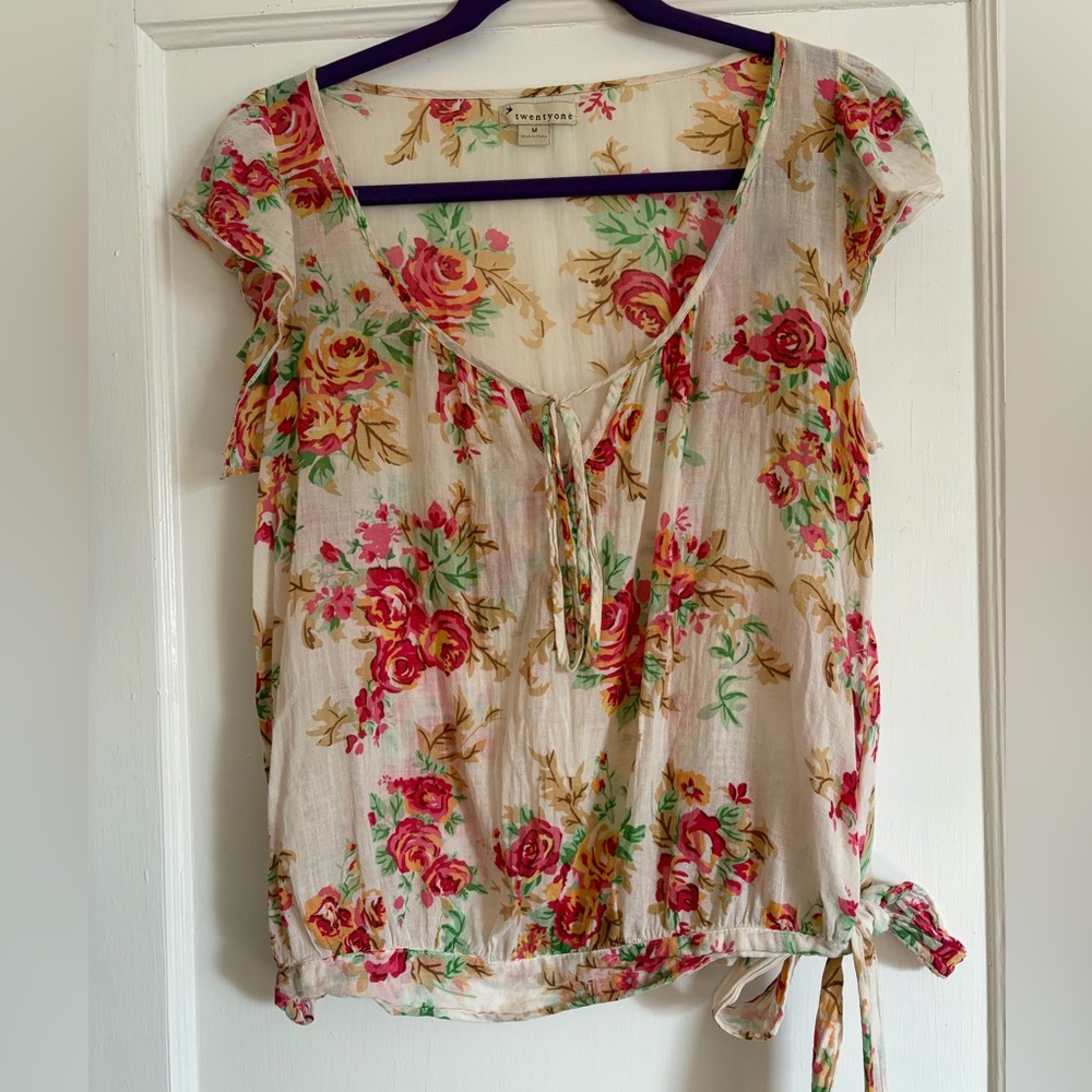 Forever 21 Lightweight Floral Flutter Sleece Tie Front Blouse M